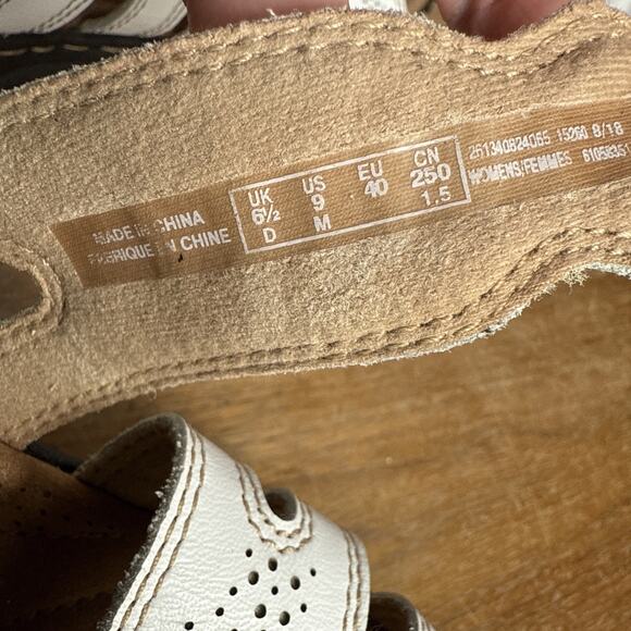 Clarks White Sandals Size 9 Leisa Grace Tri-Strap Hook Loop Open Easy On Shoes - Picture 10 of 11